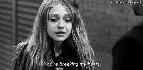Dakota-Fanning-Crying-Because-Of-a-Broken-Heart-Sad-Gif